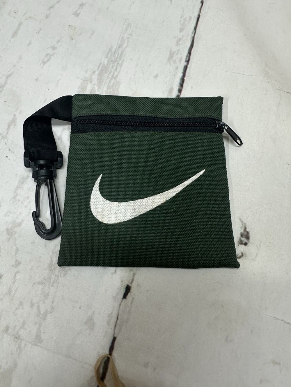 4 Inch NIKE Clip On Pouch Keychain Green Used Vtg